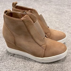 Wedge sneakers